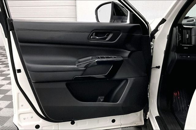 2024 Nissan Pathfinder S 4x4 - Heated Seats - Blind Spot Detection