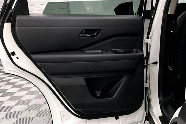 2024 Nissan Pathfinder S 4x4 - Heated Seats - Blind Spot Detection