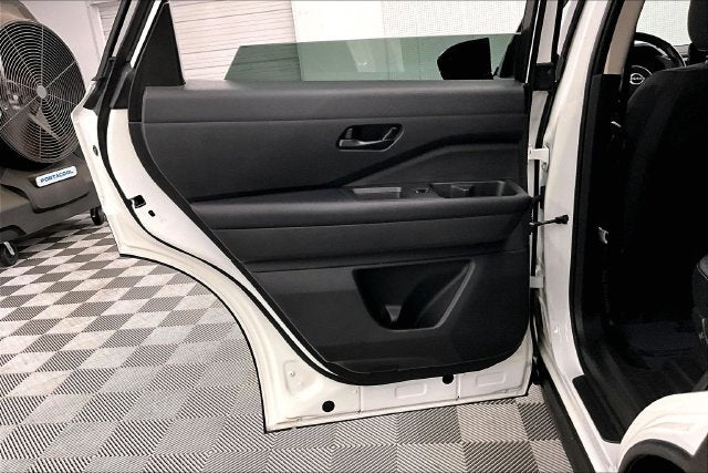 2024 Nissan Pathfinder S 4x4-Adaptive Cruise-Blind Spot Detection