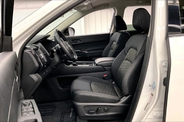 2024 Nissan Pathfinder S 4x4-Adaptive Cruise-Blind Spot Detection
