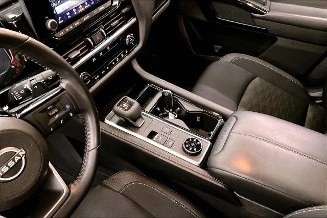 2023 Nissan Pathfinder SV Premium Package-Panoramic Roof-4X4