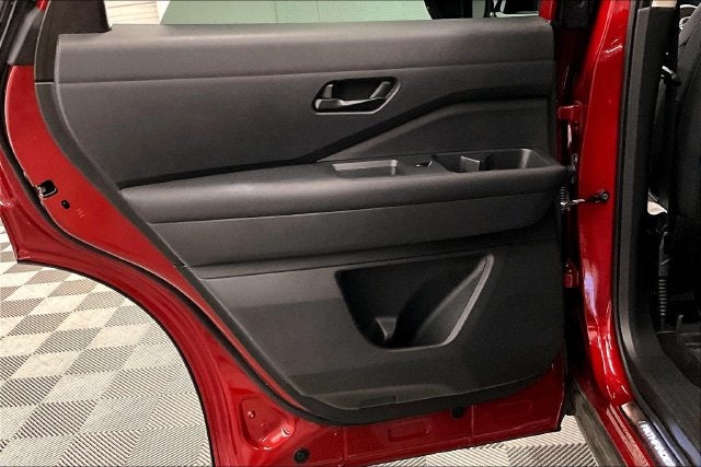 2023 Nissan Pathfinder SV Premium Package-Panoramic Roof-4X4