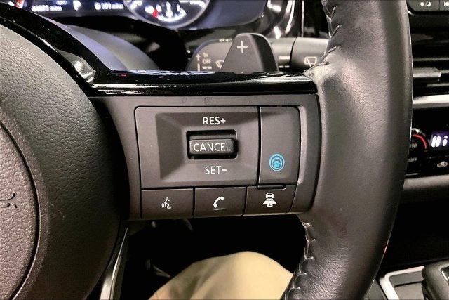 2023 Nissan Pathfinder SV Premium Package-Panoramic Roof-4X4