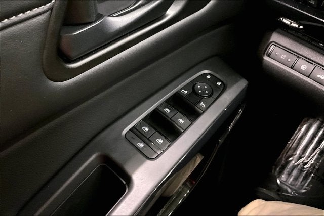 2023 Nissan Pathfinder SV Premium Package-Panoramic Roof-4X4