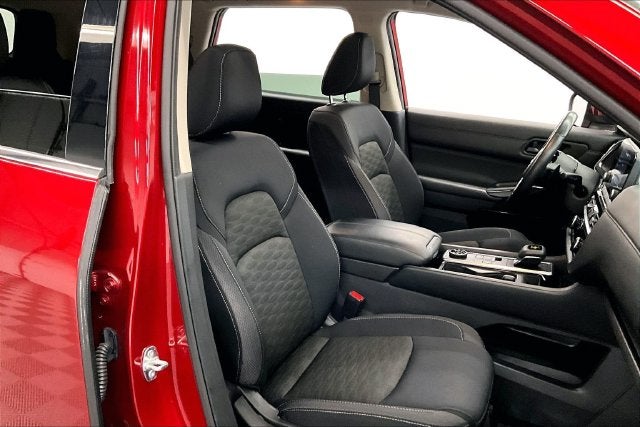 2023 Nissan Pathfinder SV Premium Package-Panoramic Roof-4X4