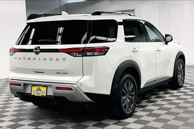 2024 Nissan Pathfinder SV