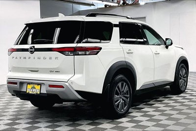 2024 Nissan Pathfinder SV