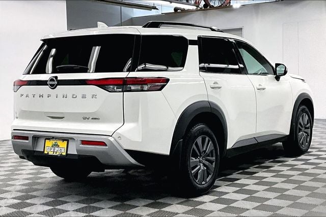 2024 Nissan Pathfinder SV