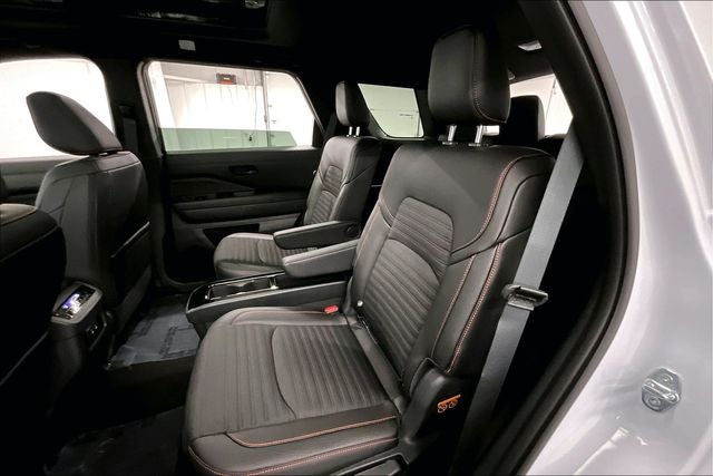 2026 Nissan Pathfinder Rock Creek 4WD - Captain Chairs Package