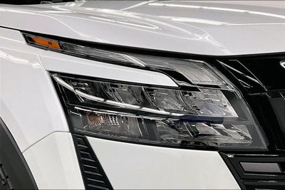 2026 Nissan Pathfinder Rock Creek 4WD - Captain Chairs Package