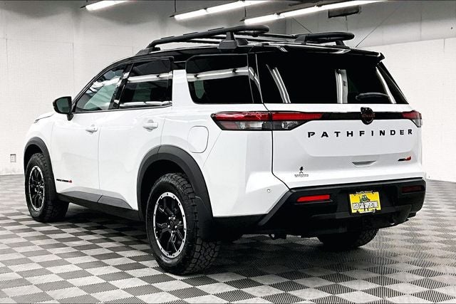 2026 Nissan Pathfinder Rock Creek 4WD - Captain Chairs Package