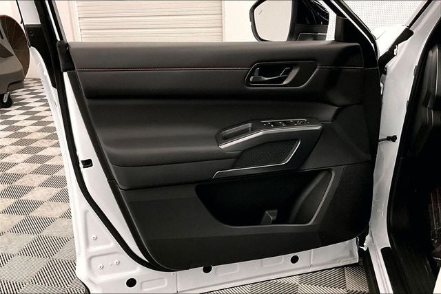 2026 Nissan Pathfinder Rock Creek 4WD - Captain Chairs Package