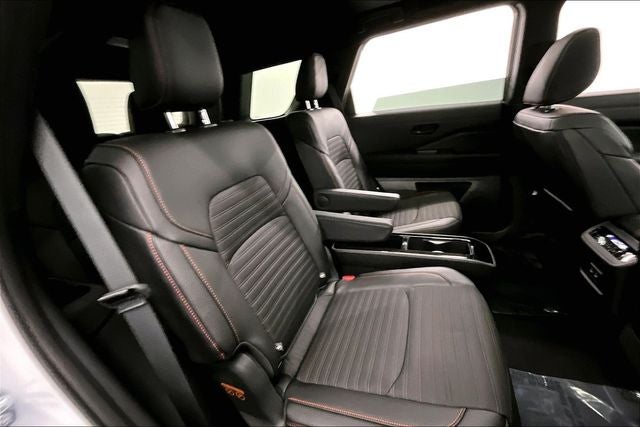 2026 Nissan Pathfinder Rock Creek 4WD - Captain Chairs Package