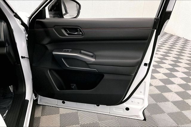 2026 Nissan Pathfinder Rock Creek 4WD - Captain Chairs Package