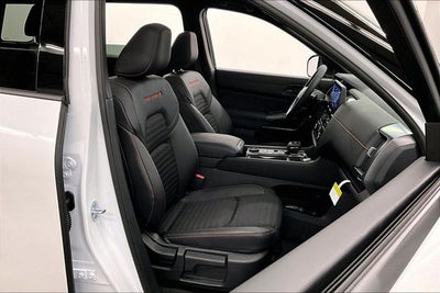 2026 Nissan Pathfinder Rock Creek 4WD - Captain Chairs Package