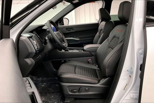 2026 Nissan Pathfinder Rock Creek 4WD - Captain Chairs Package