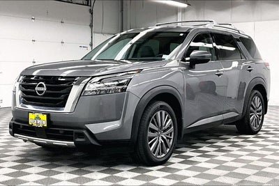 2023 Nissan Pathfinder SL 4x4 - Premium Pkg - Pano Roof - Adaptive Cruise