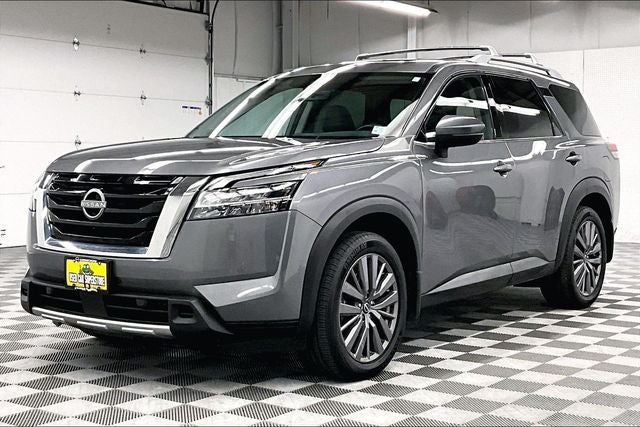 2023 Nissan Pathfinder SL 4x4 - Premium Pkg - Pano Roof - Adaptive Cruise