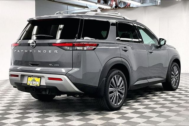 2023 Nissan Pathfinder SL 4x4 - Premium Pkg - Pano Roof - Adaptive Cruise