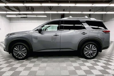 2023 Nissan Pathfinder SL 4x4 - Premium Pkg - Pano Roof - Adaptive Cruise