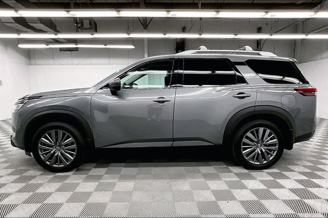 2023 Nissan Pathfinder SL 4x4 - Premium Pkg - Pano Roof - Adaptive Cruise