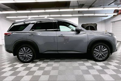 2023 Nissan Pathfinder SL 4x4 - Premium Pkg - Pano Roof - Adaptive Cruise