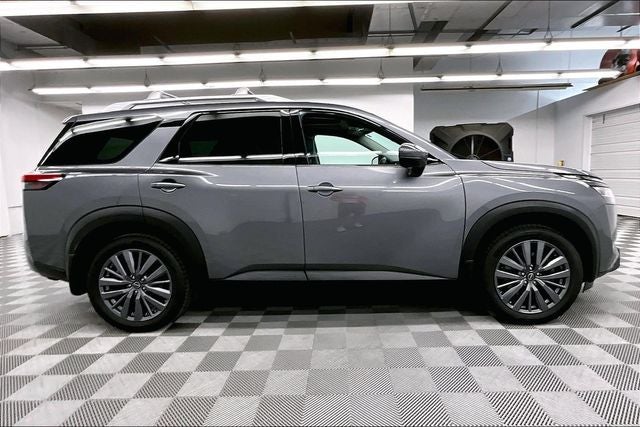2023 Nissan Pathfinder SL 4x4 - Premium Pkg - Pano Roof - Adaptive Cruise