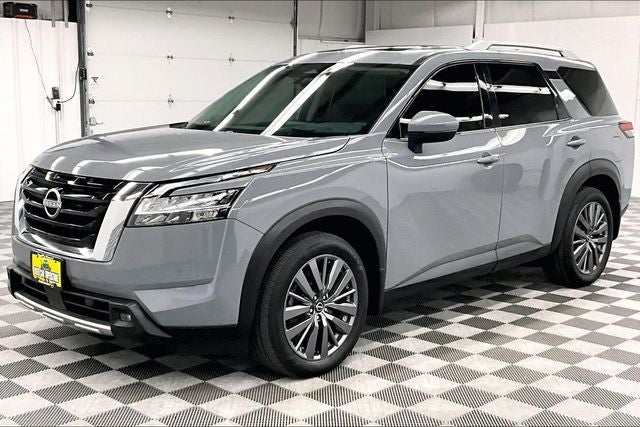2024 Nissan Pathfinder SL
