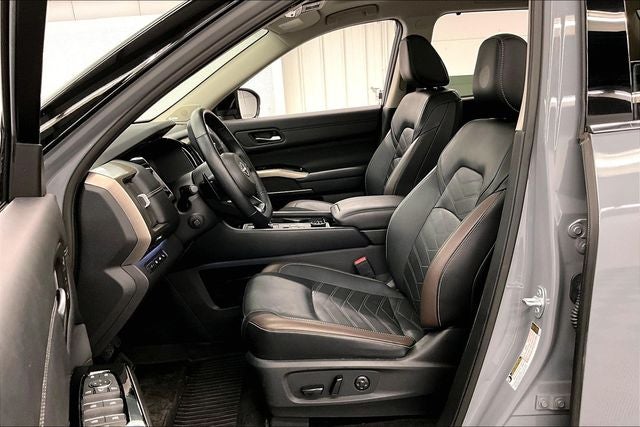 2024 Nissan Pathfinder Platinum 4x4-Pano Roof-Adaptive Cruise-Htd/Cooled Leather