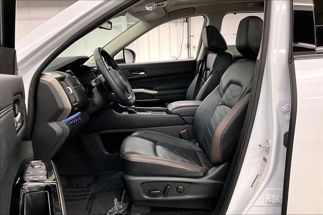 2025 Nissan Pathfinder Platinum Pano Roof-Adaptive Cruise-Htd/Cooled Leather