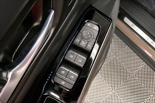 2025 Nissan Pathfinder Platinum 4x4-Pano Roof-Adaptive Cruise-Htd/Cooled Leather