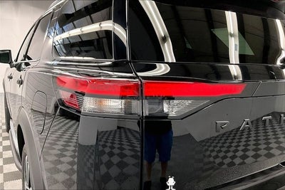 2025 Nissan Pathfinder Platinum 4WD - Black Appearance, Lighting, Cargo Pkgs