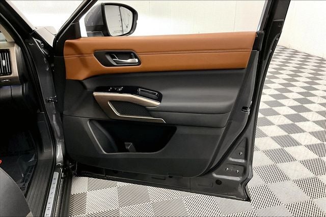 2025 Nissan Pathfinder Platinum 4WD - Cargo Package