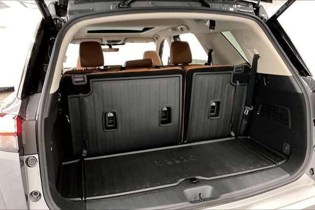 2025 Nissan Pathfinder Platinum 4WD - Cargo Package