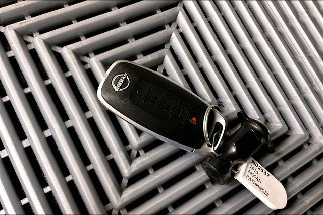 2025 Nissan Pathfinder Platinum 4WD - Black Appearance, Cargo, Lighting Pkgs