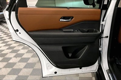 2025 Nissan Pathfinder Platinum 4WD - Black Appearance, Cargo, Lighting Pkgs