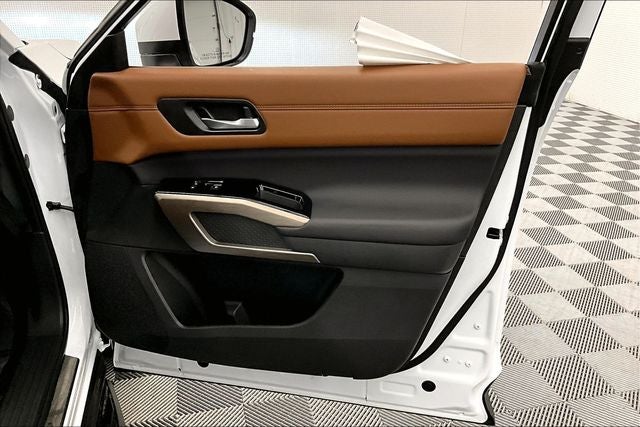 2025 Nissan Pathfinder Platinum 4WD - Black Appearance, Cargo, Lighting Pkgs