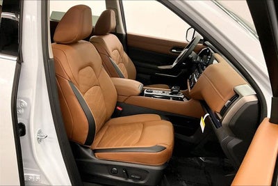 2025 Nissan Pathfinder Platinum 4WD - Black Appearance, Cargo, Lighting Pkgs