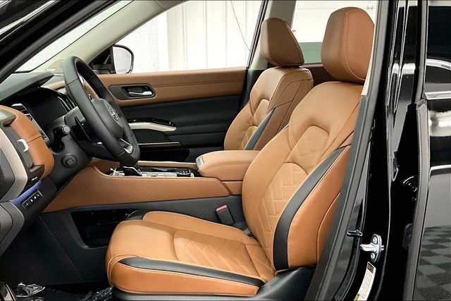 2025 Nissan Pathfinder Platinum 4WD - Black Appearance, Cargo, Lighting Pkgs