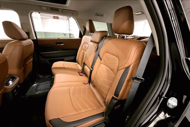 2025 Nissan Pathfinder Platinum 4WD - Black Appearance, Cargo, Lighting Pkgs