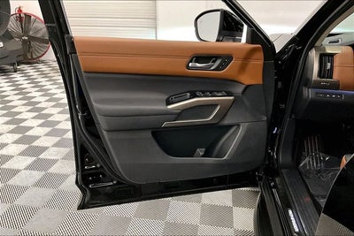 2025 Nissan Pathfinder Platinum 4WD - Black Appearance, Cargo, Lighting Pkgs