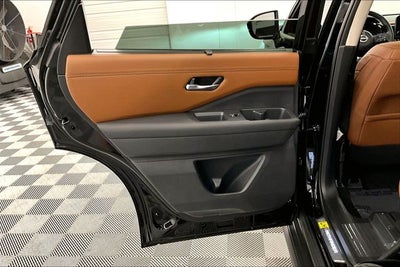 2025 Nissan Pathfinder Platinum 4WD - Black Appearance, Cargo, Lighting Pkgs