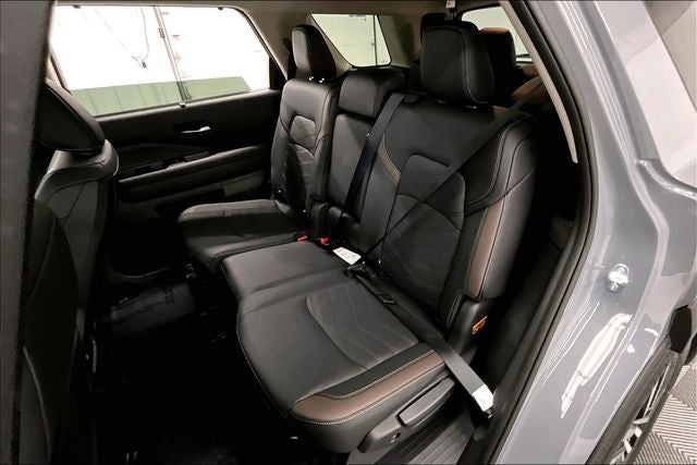 2025 Nissan Pathfinder Platinum 4WD - Black Appearance, Cargo, Lighting Pkgs