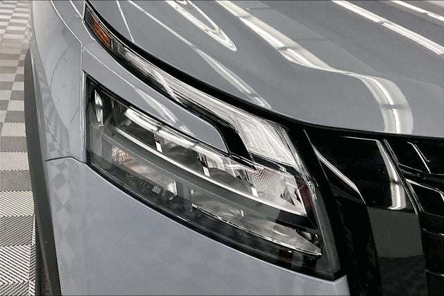 2025 Nissan Pathfinder Platinum 4WD - Black Appearance, Cargo, Lighting Pkgs