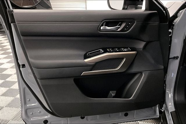 2025 Nissan Pathfinder Platinum 4WD - Black Appearance, Cargo, Lighting Pkgs