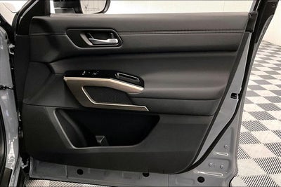 2025 Nissan Pathfinder Platinum 4WD - Black Appearance, Cargo, Lighting Pkgs