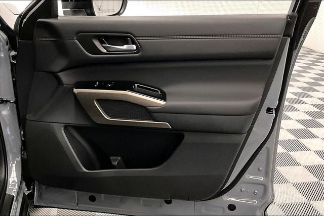 2025 Nissan Pathfinder Platinum 4WD - Black Appearance, Cargo, Lighting Pkgs