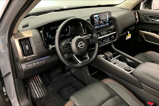 2025 Nissan Pathfinder Platinum 4WD - Black Appearance, Cargo, Lighting Pkgs