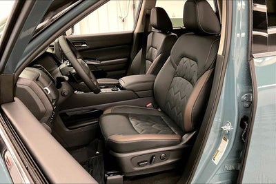 2026 Nissan Pathfinder Platinum 4WD - Accent and Cargo Packages