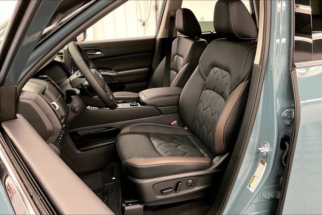 2026 Nissan Pathfinder Platinum 4WD - Accent and Cargo Packages